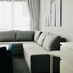 Helena Sea Breeze - Living With Pools & Full Facilities شقة *