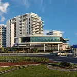 Helena Sea Breeze - Living With Pools & Full Facilities