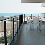 Helena Sea Breeze - Living With Pools & Full Facilities Rizokarpaso