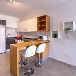 Helena Sea Breeze - Living With Pools & Full Facilities شقة