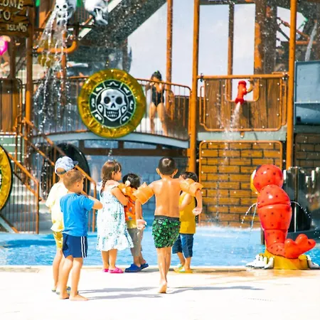 Helena Sea Breeze - Living With Pools & Full Facilities Appartamento