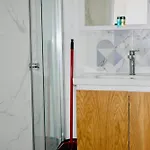 Apartamento Helena Sea Breeze - Living With Pools & Full Facilities *