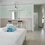 Apartamento Helena Sea Breeze - Living With Pools & Full Facilities *