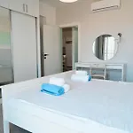 Helena Sea Breeze - Living With Pools & Full Facilities דירה