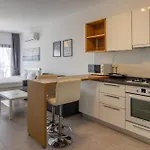 Helena Sea Breeze - Living With Pools & Full Facilities Apartamento
