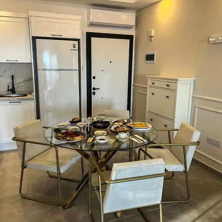 Helena Pool At Caesar Blue Resort: Wellness Retreat Apartment