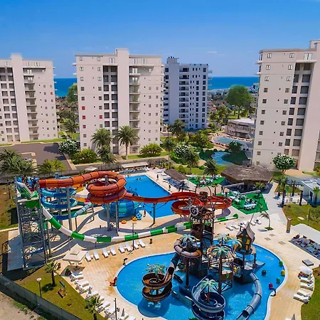 Helena Pool At Caesar Blue Resort: Wellness Retreat