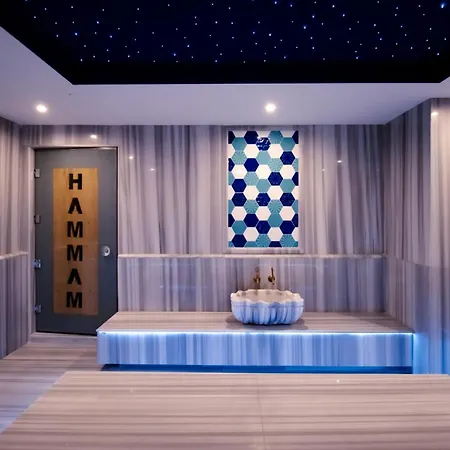 Helena Pool At Caesar Blue Resort: Wellness Retreat * Rizokarpaso
