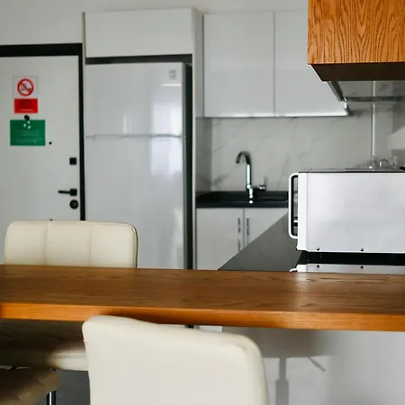 Helena Sea Breeze - Living With Pools & Full Facilities Διαμέρισμα
