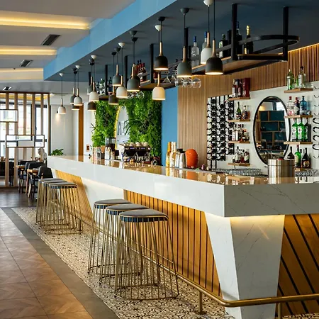 Helena Sea Breeze - Living With Pools & Full Facilities Apartment Rizokarpaso