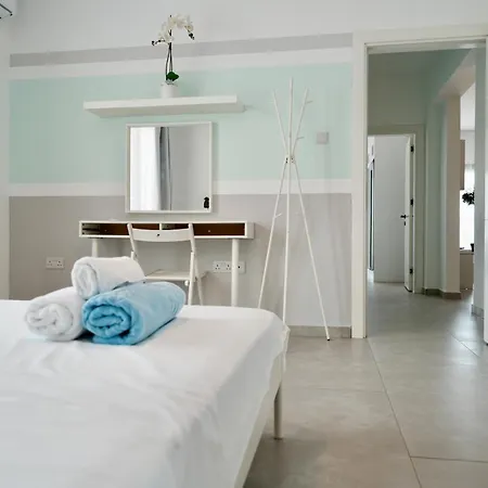 Διαμέρισμα Helena Sea Breeze - Living With Pools & Full Facilities *