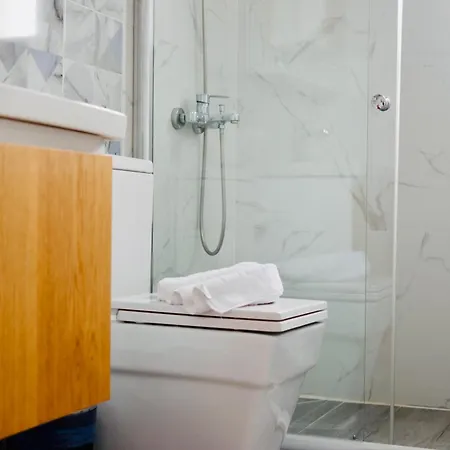 Helena Sea Breeze - Living With Pools & Full Facilities Gastria