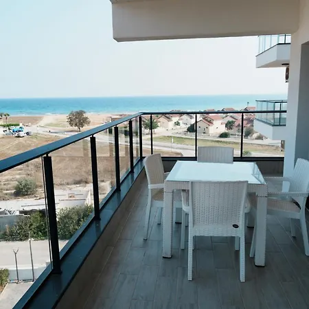 Helena Sea Breeze - Living With Pools & Full Facilities Gastria