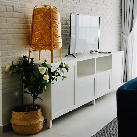 Helena Sea Breeze - Living With Pools & Full Facilities Διαμέρισμα *