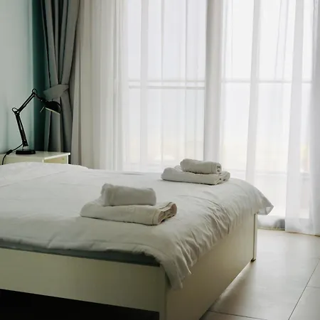 Helena Sea Breeze - Living With Pools & Full Facilities *