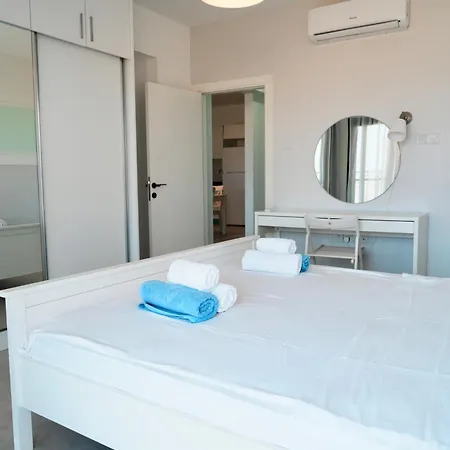 Helena Sea Breeze - Living With Pools & Full Facilities شقة