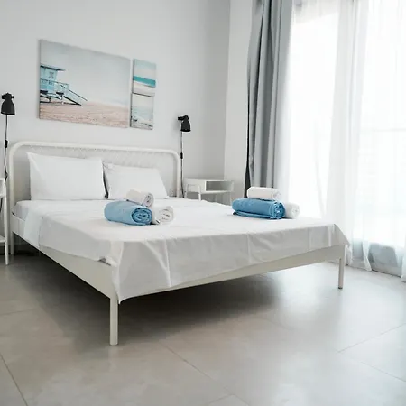 Helena Sea Breeze - Living With Pools & Full Facilities * Gastria