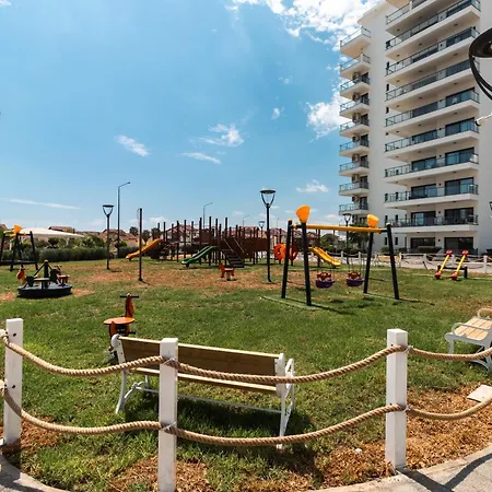 Helena Sea Breeze - Living With Pools & Full Facilities *