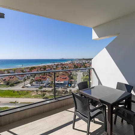 Διαμέρισμα Helena Sea Breeze - Living With Pools & Full Facilities