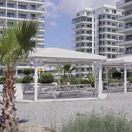 Διαμέρισμα Helena Sea Breeze - Living With Pools & Full Facilities