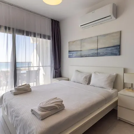 Helena Sea Breeze - Living With Pools & Full Facilities * Gastria