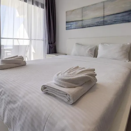 Helena Sea Breeze - Living With Pools & Full Facilities * Gastria