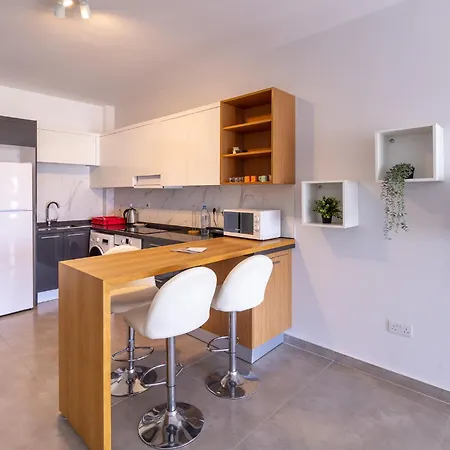 Helena Sea Breeze - Living With Pools & Full Facilities Διαμέρισμα