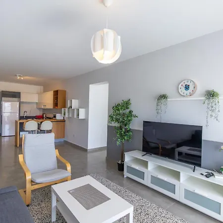 Helena Sea Breeze - Living With Pools & Full Facilities * Gastria