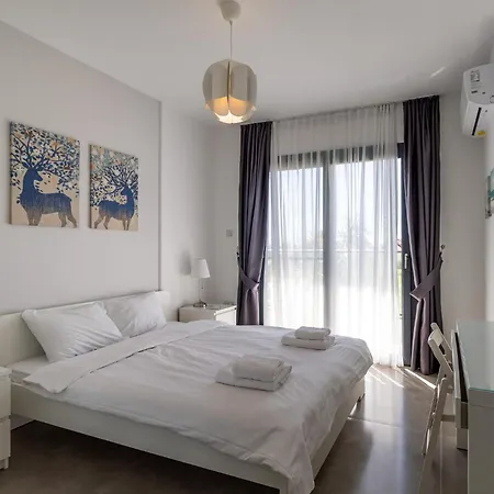 Helena Sea Breeze - Living With Pools & Full Facilities Διαμέρισμα Gastria