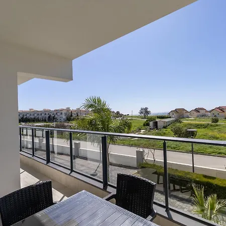 Helena Sea Breeze - Living With Pools & Full Facilities Διαμέρισμα *