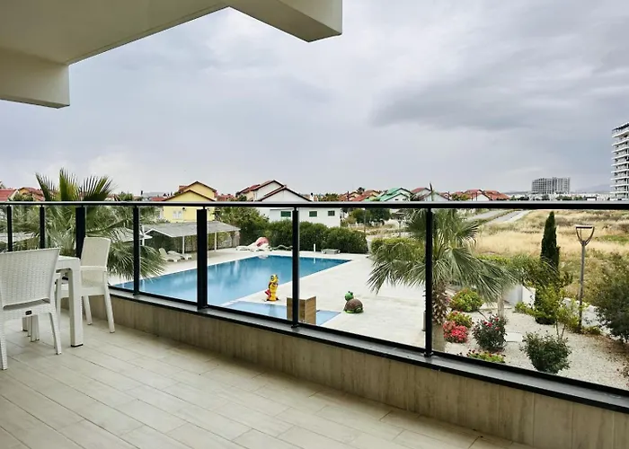 Helena Sea Breeze - Living With Pools & Full Facilities Apartman Rizokarpaso