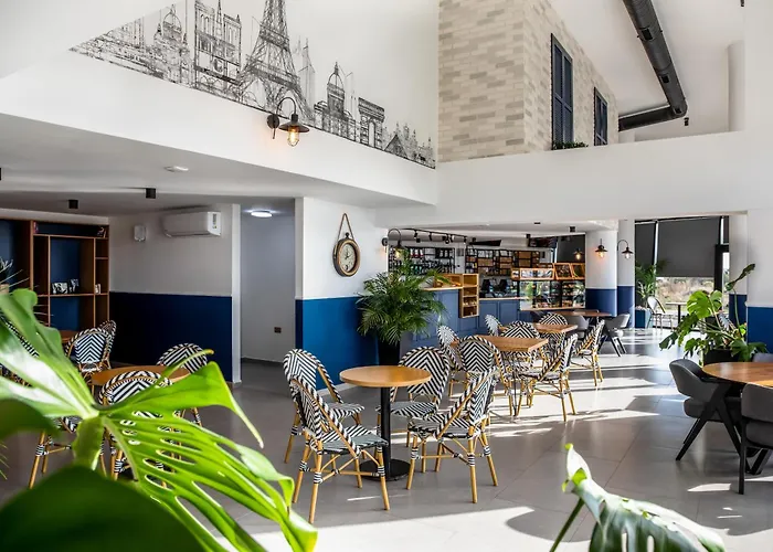 Helena Sea Breeze - Living With Pools & Full Facilities * Rizokarpaso